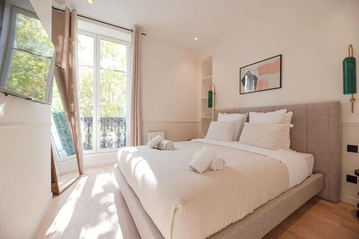 Appartement Luxe 2 Chambres Grands Boulevards 4-6P Paris 0*,  France